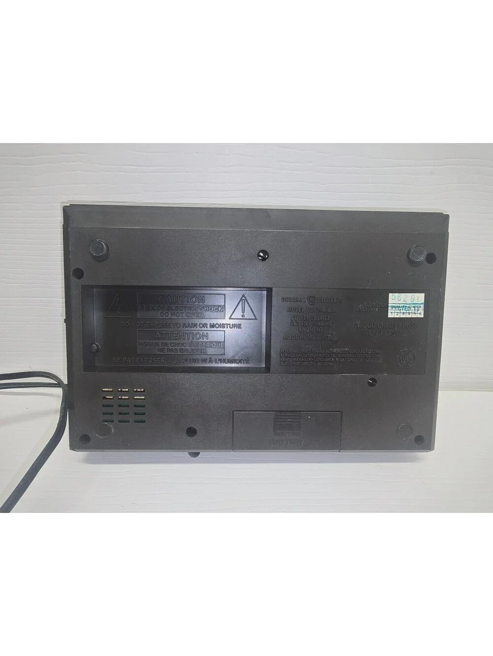 Vintage GE Digital Alarm Clock Radio Blue Fluorescent Display Woodgrain 7-4640A